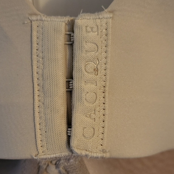 Totally Smooth Lightly Lined Full Coverage Bra - Picture 4 of 14